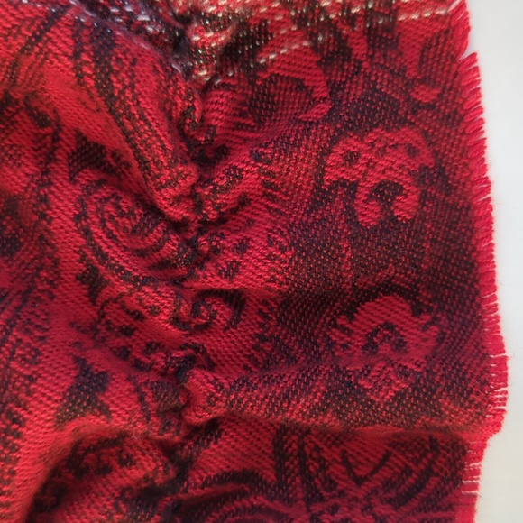 V. Fraas Cashmink Paisley Fringe Scarf Red Black - Picture 8 of 16